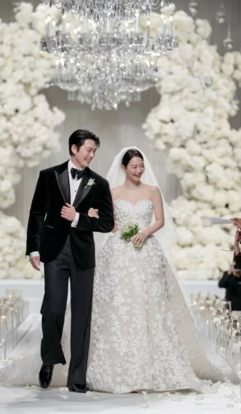 شين مين آه تخطف الأنظار.. عروس بإطلالة حالمة – أخبار السعودية