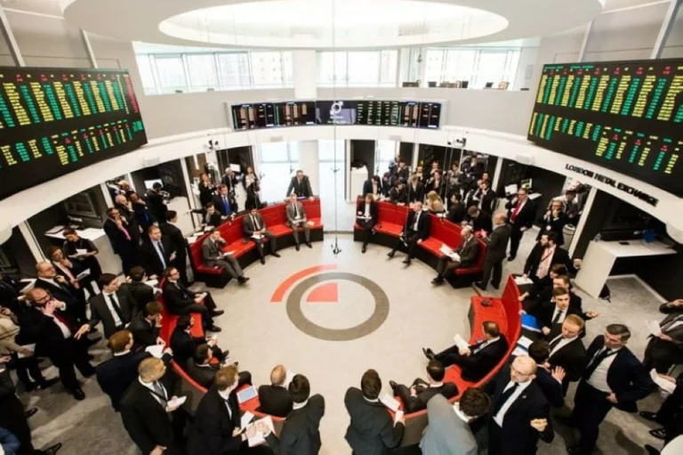 بزيادة تقارب 50%.. 4.5 تريليون دولار قيمة الصفقات العالمية – أخبار السعودية