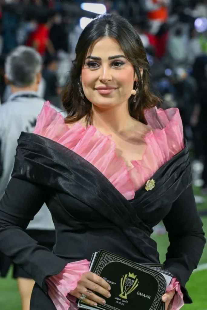 رؤى الصبان بإطلالة توازن بين البساطة واللمسة الأنثوية – أخبار السعودية