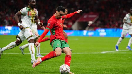 ما سر استبدال الركراكي لدياز ضد مالي؟