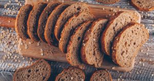 لماذا يُعد الجاودار خيارا أفضل من الخبز الأبيض؟