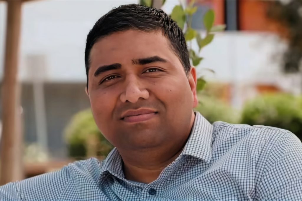 “آبل” تلجأ لموظف سابق في “غوغل” و”مايكروسوفت” أملا باللحاق بركب الذكاء الاصطناعي