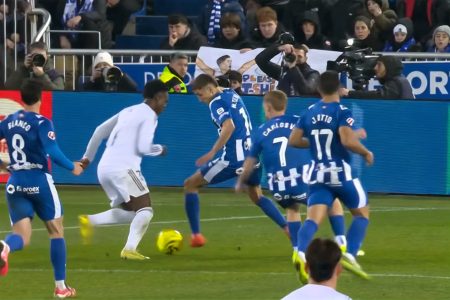 هل حُرم ريال مدريد من ركلة جزاء في مواجهة ألافيس؟