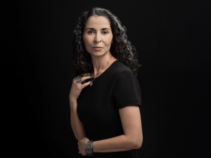 المغربية ليلى العلمي.. “أميركية أخرى” تمزج الإنجليزية بالعربية