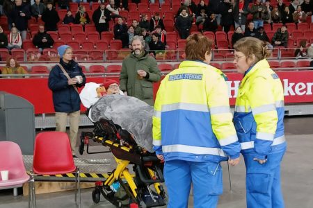 مشجع مصاب بالسرطان يحقق أمنيته الأخيرة