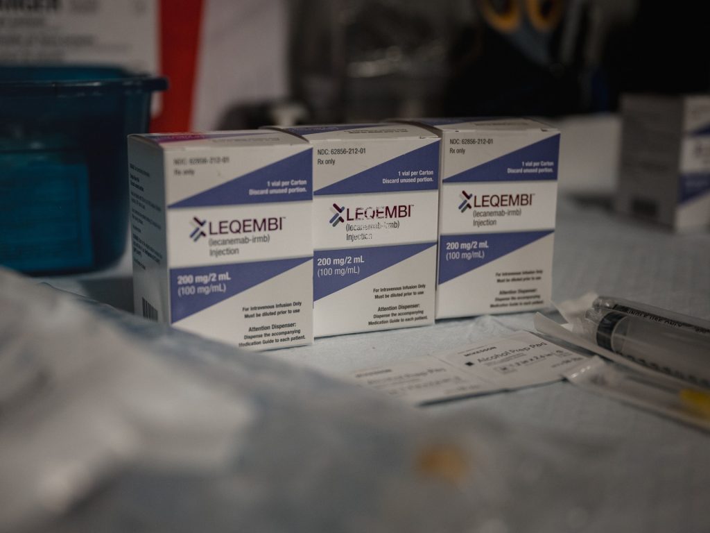 تحليل: لا يوجد دليل على فائدة إضافية لدواء ألزهايمر “ليكانيماب”