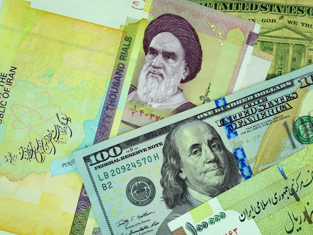 الريال الإيراني يهوي إلى أدنى مستوى على الإطلاق