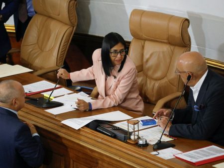 فنزويلا تقترح ميزانية مخفضة للعام المقبل