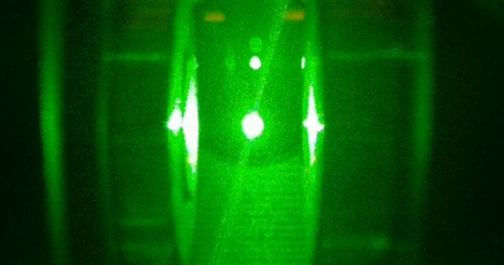 “ملقط من الضوء”.. كيف يساعد الليزر العلماء على كشف سر البرق؟