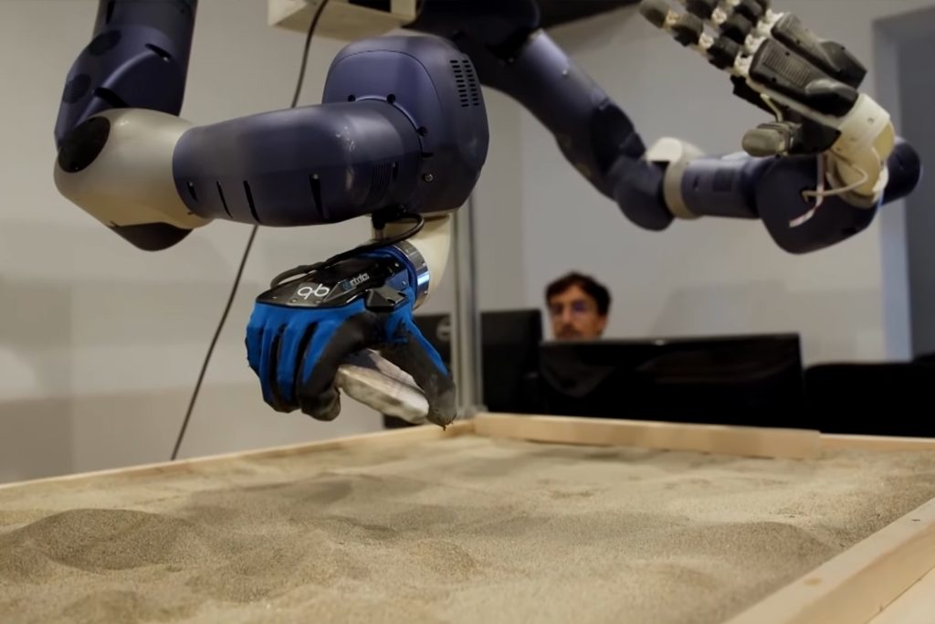 شاهد: روبوت يعيد تجميع اللوحات الجدارية الأثرية من بومبي