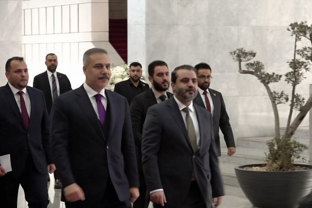 وفد تركي يزور سوريا يضم وزيري الخارجية والدفاع ورئيس الاستخبارات