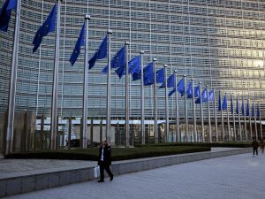 واشنطن تلوح بورقة الرسوم الجمركية ضد قوانين الاستدامة الأوروبية