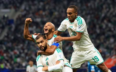 منتخب الجزائر يتجاوز العراق ويتأهل إلى ربع النهائي في كأس العرب