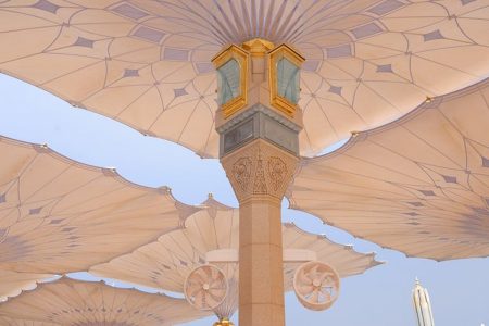 مظلات المسجد النبوي.. تحفة هندسية تجمع الإبداع المعماري والدقة التقنية
