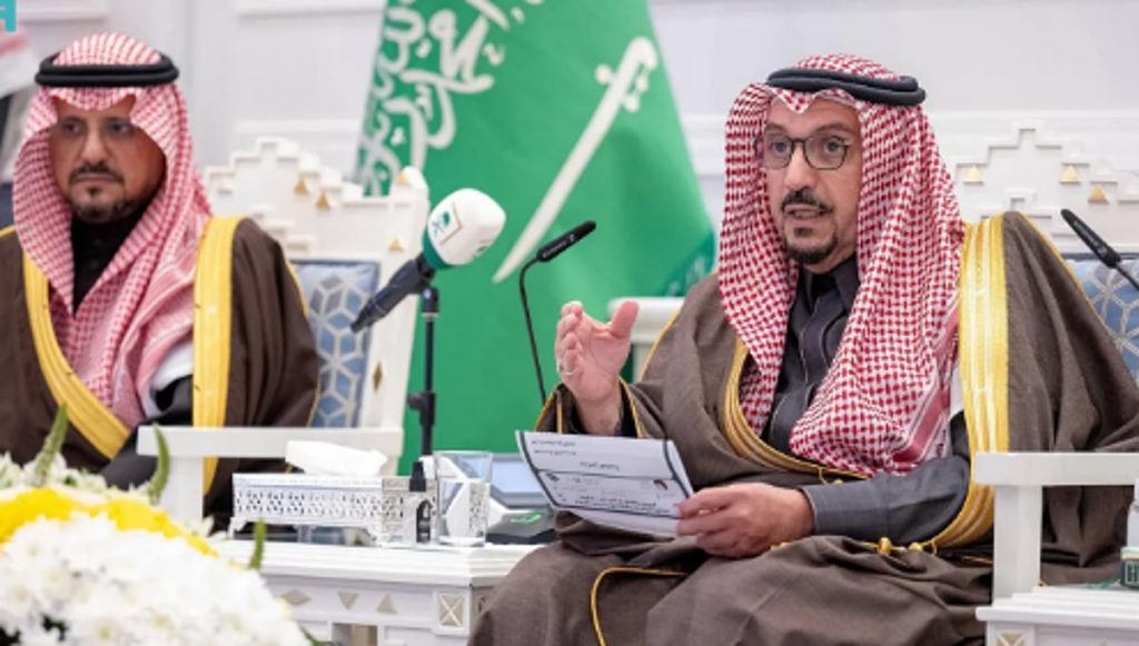 أمير القصيم يطّلع على جهود هيئة التراث بالمنطقة في دعم الحرفيين