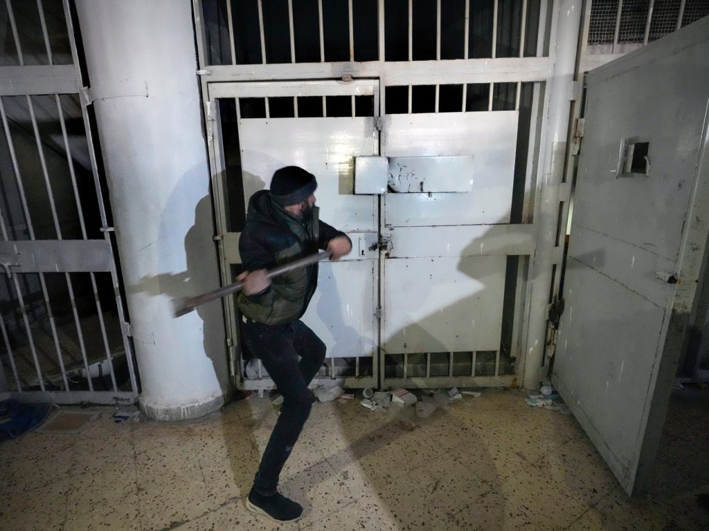 كيف انتهت حكاية سجون عائلة الأسد؟