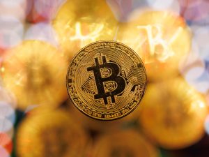 بيتكوين تهبط إلى أقل من 90 ألف دولار وسط مخاوف من الذكاء الاصطناعي