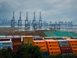 الصين تعدل تشريعاتها وتعيد تعريف التجارة الخارجية كسلاح سيادي