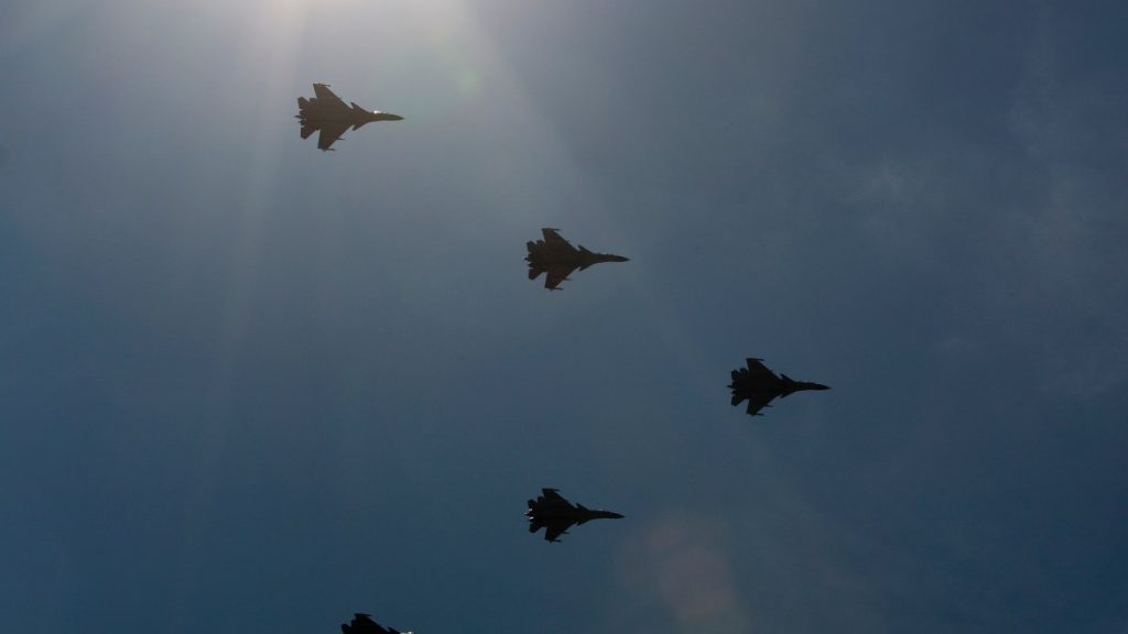 طوكيو تحتج بعد توجيه طائرات صينية راداراتها على نظيرتها اليابانية