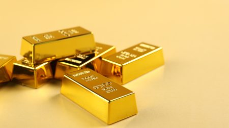 الذهب يلمع والنفط يتأرجح وسط توقعات خفض الفائدة الأميركية