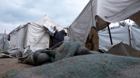 قصف على مناطق بغزة وانتشال 6 فلسطينيين من تحت الأنقاض