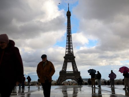 لوموند: على فرنسا أن تستعد لتفادي شتاء ديمغرافي قاس