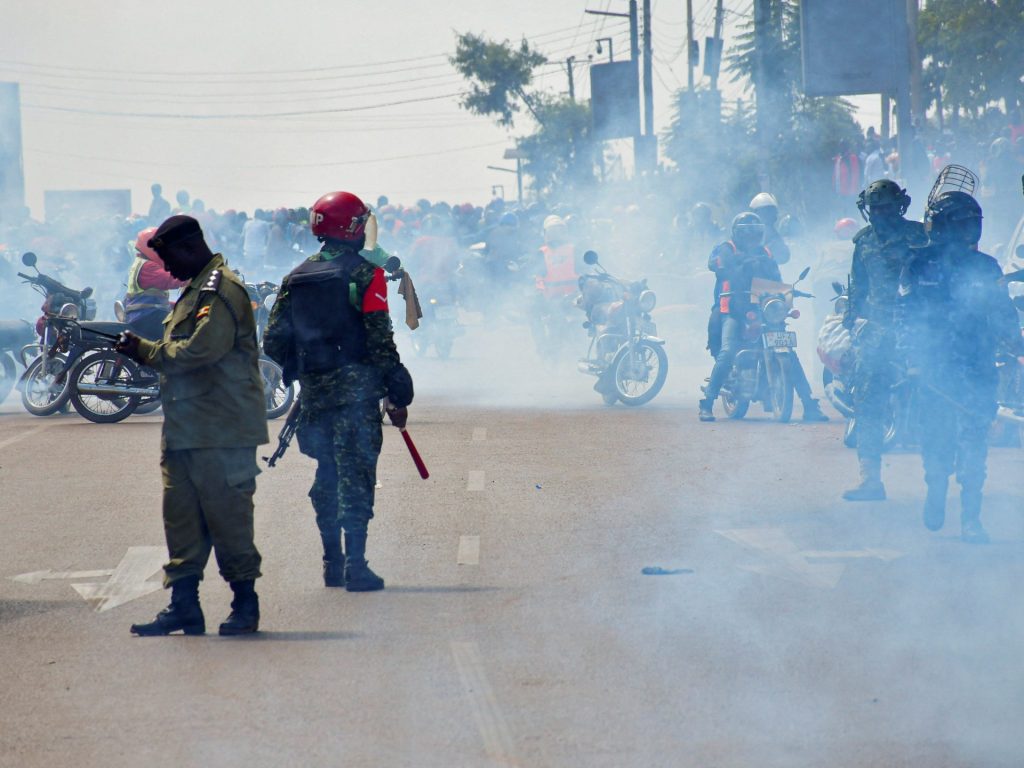 اللجنة الانتخابية بأوغندا تدين العنف ضد المعارضة وتطالب بتحقيق