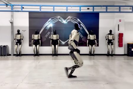 شاهد روبوتات “أوبتيموس” وهي تركض بكفاءة وليونة كبيرة