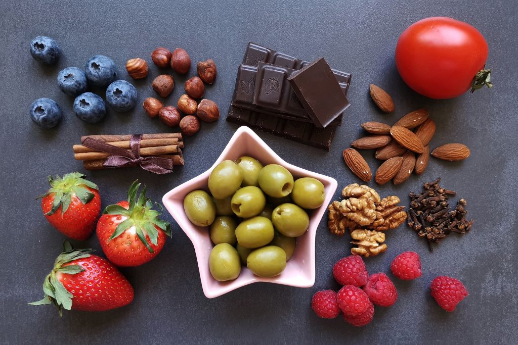 الأنظمة الغذائية الغنية بالبوليفينول تحسن صحة القلب