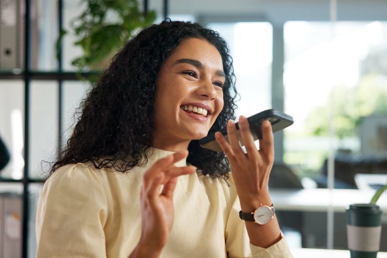 لماذا يبدو صوتنا في الرسائل المسجلة غريبا؟