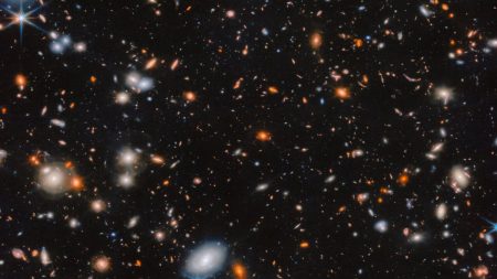 مرصد جيمس ويب يكشف عن ثقب أسود يتحدى نظريات العلماء