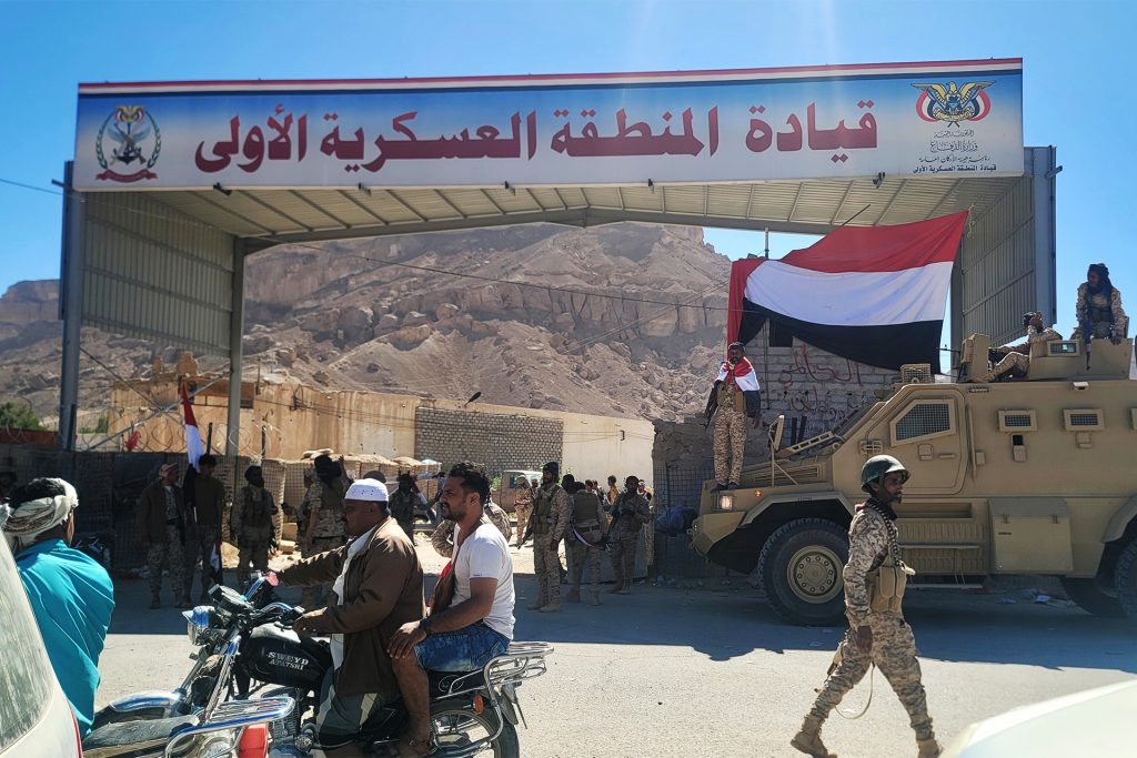 القوات اليمنية تؤمن خروج الانتقالي من المهرة واستئناف الرحلات من مطار عدن