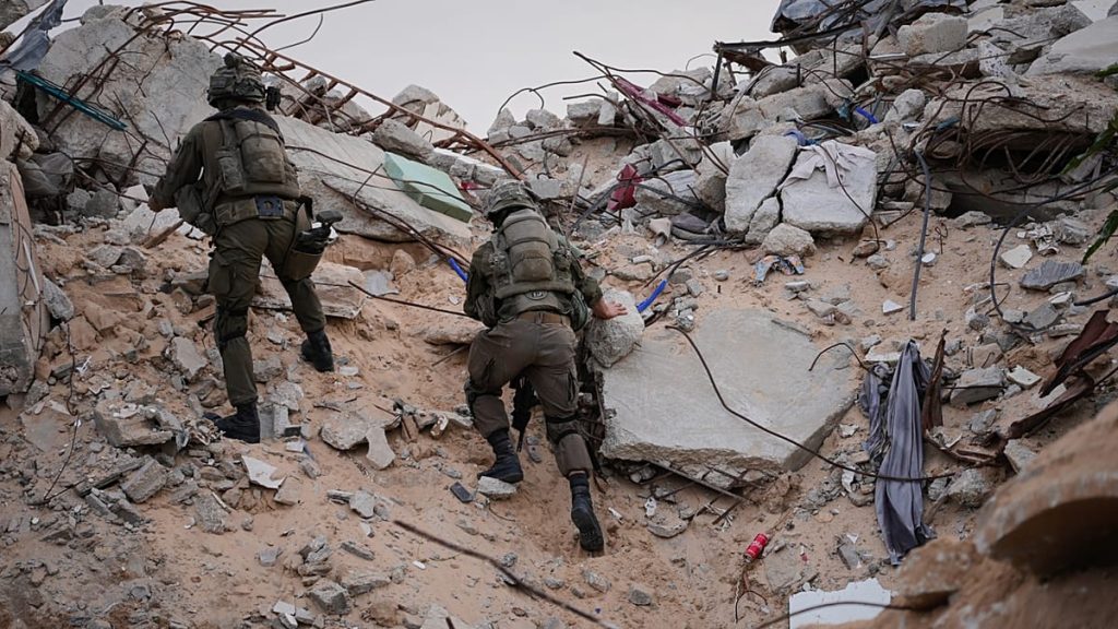 مباشر – إسرائيل تعلن استعادة رفات آخر محتجزيها من غزة.. معبر رفح في الواجهة