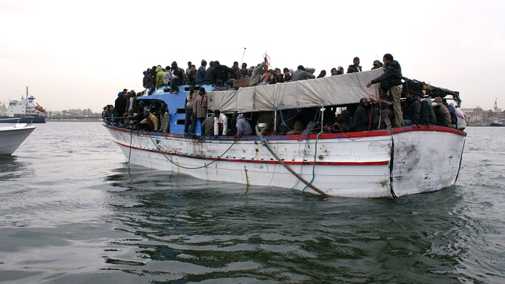 ثاني أعلى حصيلة منذ 2018: أكثر من 41 ألف مهاجر عبروا المانش إلى بريطانيا في 2025