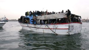 ثاني أعلى حصيلة منذ 2018: أكثر من 41 ألف مهاجر عبروا المانش إلى بريطانيا في 2025