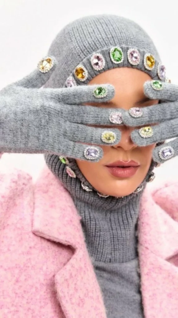 قفازات الكريستال تخطف الأضواء في موضة شتاء هذا العام – أخبار السعودية