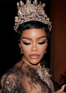 إطلالة تيانا تايلر في باريس تُشعل الجدل بين الموضة والتاريخ – أخبار السعودية