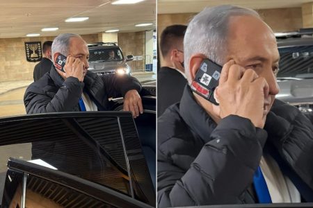 هاتف نتنياهو بعدسة مغطاة.. لماذا يخشى الكاميرا؟
