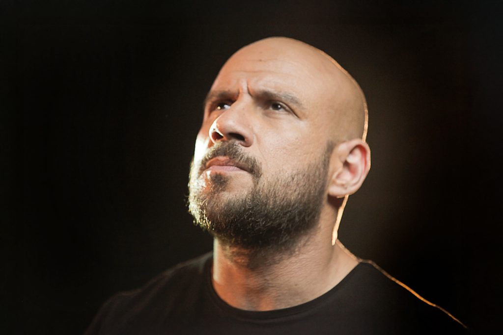 بلاغ ضد مديرة أعمال الفنان أحمد مكي بشأن اتهامات بالاستيلاء على أموال