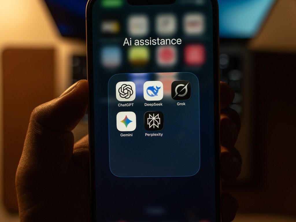 ما أفضل أداة ذكاء اصطناعي في 2025.. الخبراء يجيبون