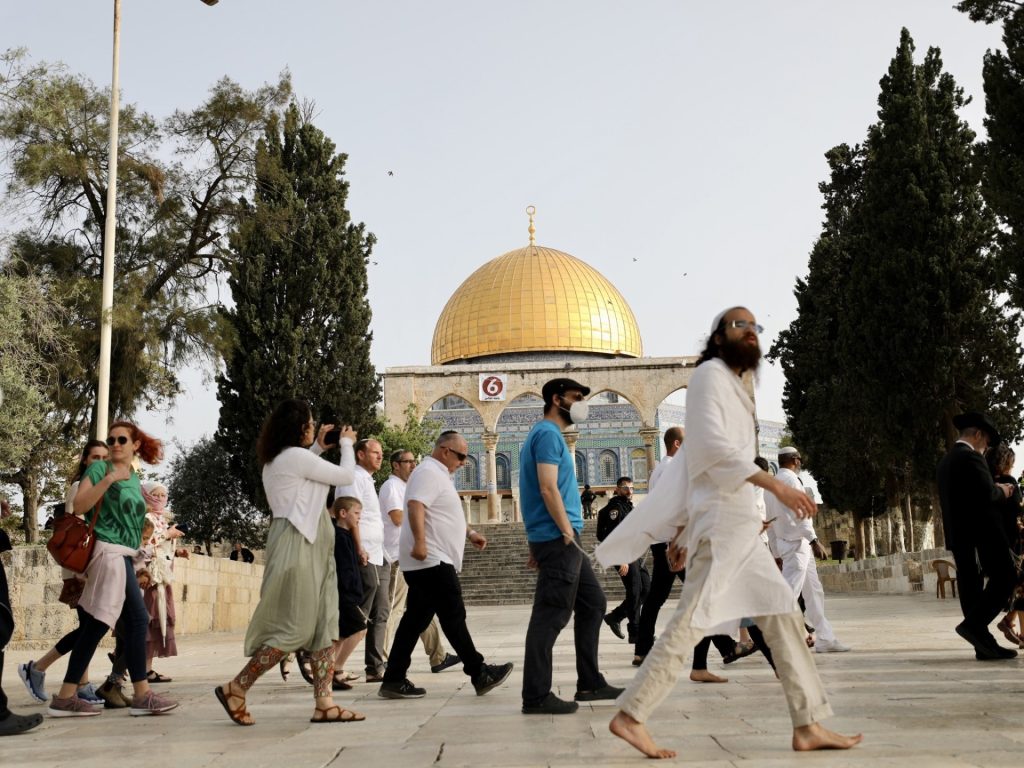 اقتحامات جديدة للأقصى وإبعاد أكاديمي عنه
