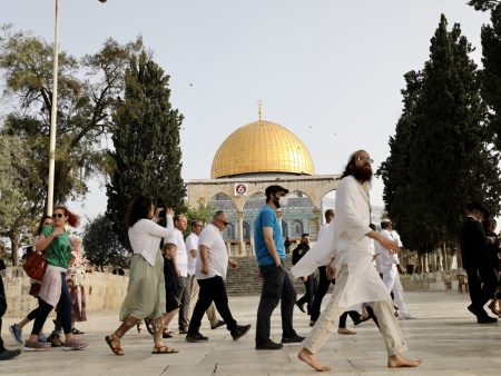 اقتحامات جديدة للأقصى وإبعاد أكاديمي عنه