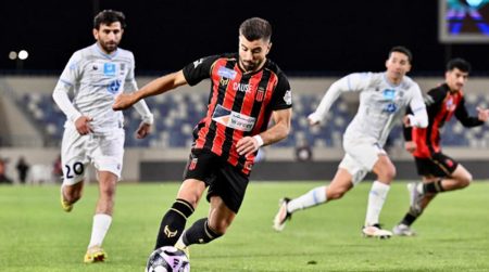 الأخدود يتعادل مع ضيفه الرياض بهدفين لمثلهما في دوري روشن