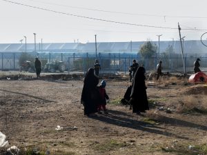 ما مصير معتقلي “تنظيم الدولة” ومعسكرات احتجازهم في سوريا؟