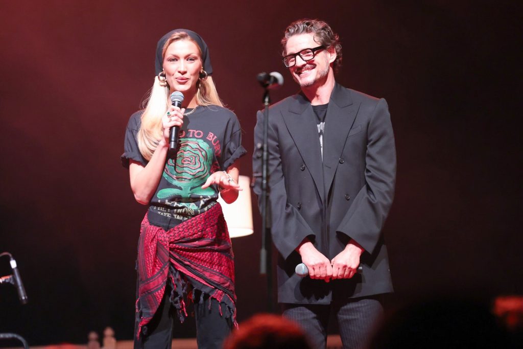 بيلا حديد تشارك في فعالية فنية جمعت 5.5 ملايين دولار لأطفال فلسطين والسودان