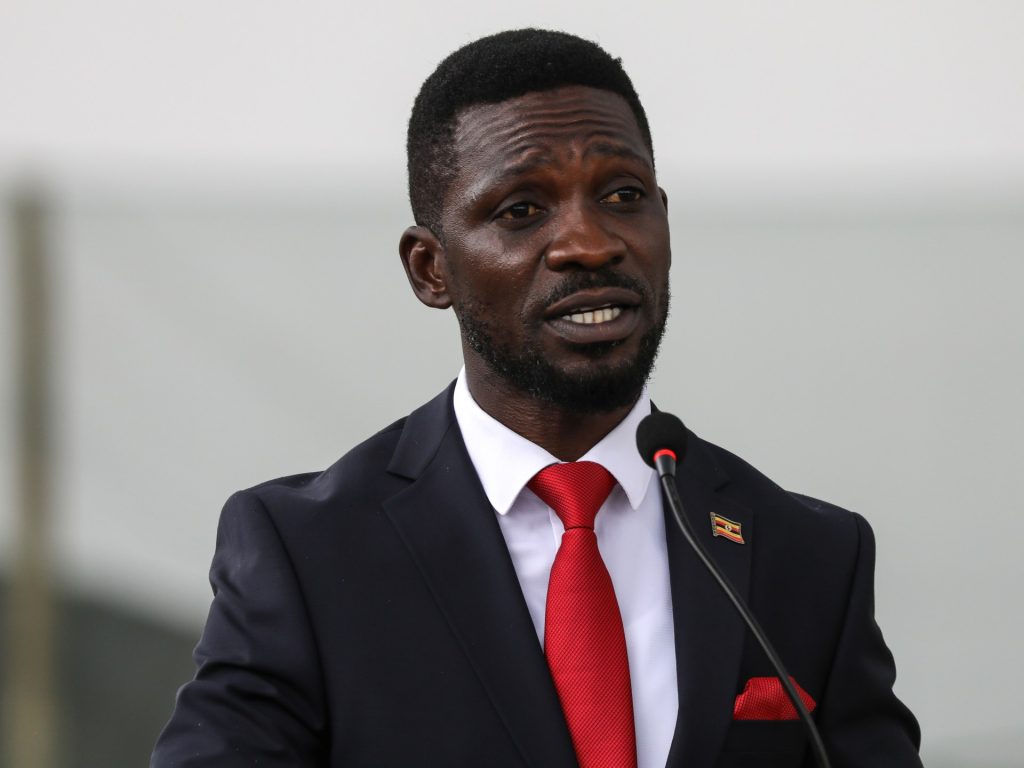 مرشح المعارضة الأبرز في أوغندا يتعهد بمراجعة اتفاقيات النفط إذا فاز بالانتخابات