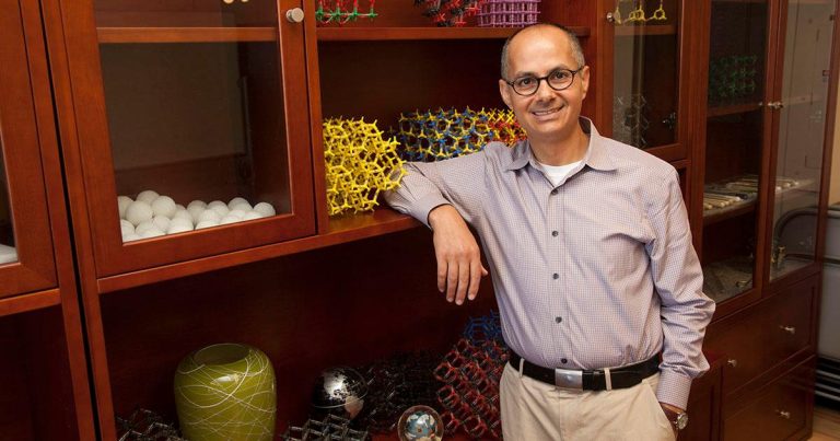 عمر ياغي الحاصل على نوبل الكيمياء للجزيرة نت: هذا ما سينجزه العلم في 2026