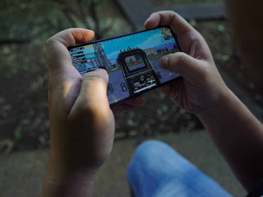 انتعاش تحميلات التطبيقات في الهند لتصل إلى 25.5 مليار في 2025