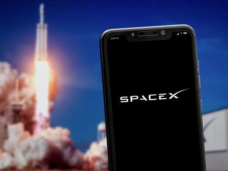 لِم يريد “إيلون ماسك” تخزين البيانات في الفضاء؟