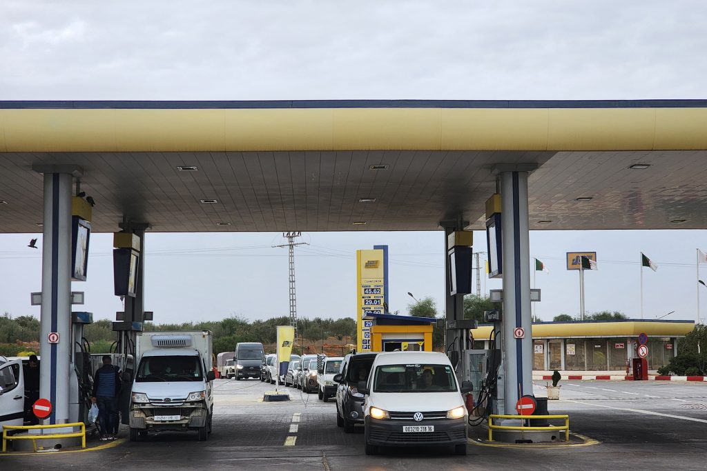 الحكومة الجزائرية تبرر رفع أسعار الوقود